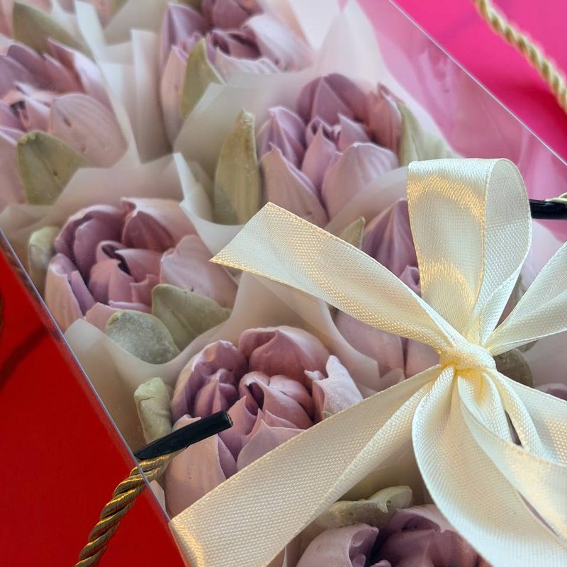 Tulip Box — 10 pieces — handmade marshmallow flowers